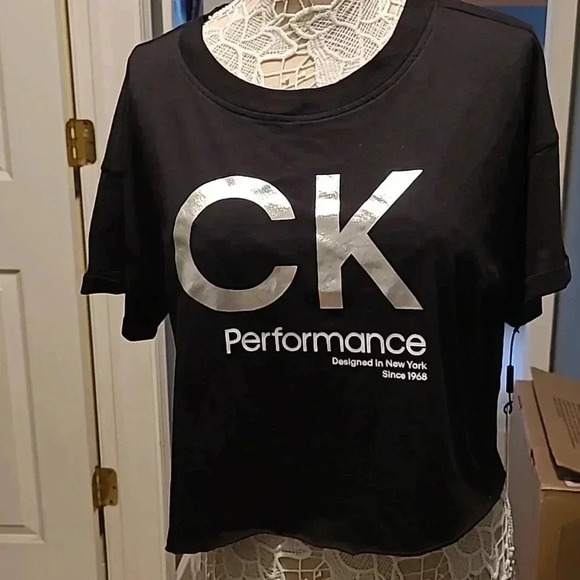 CALVIN KLEIN PERFORMANCE CROP TOP - Picture 2 of 4